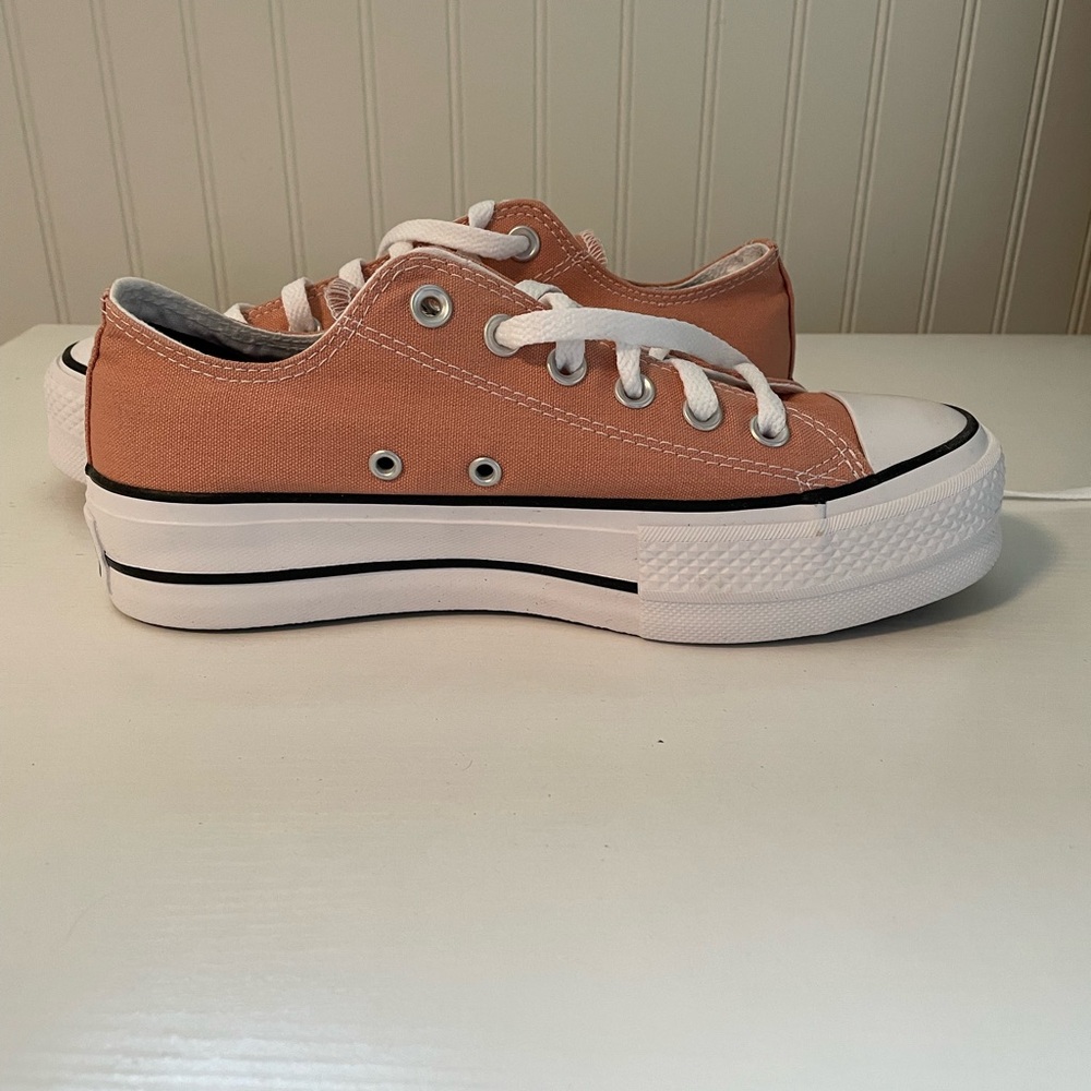 Converse Chuck Taylor Platform Sneaker - Picture 4 of 5